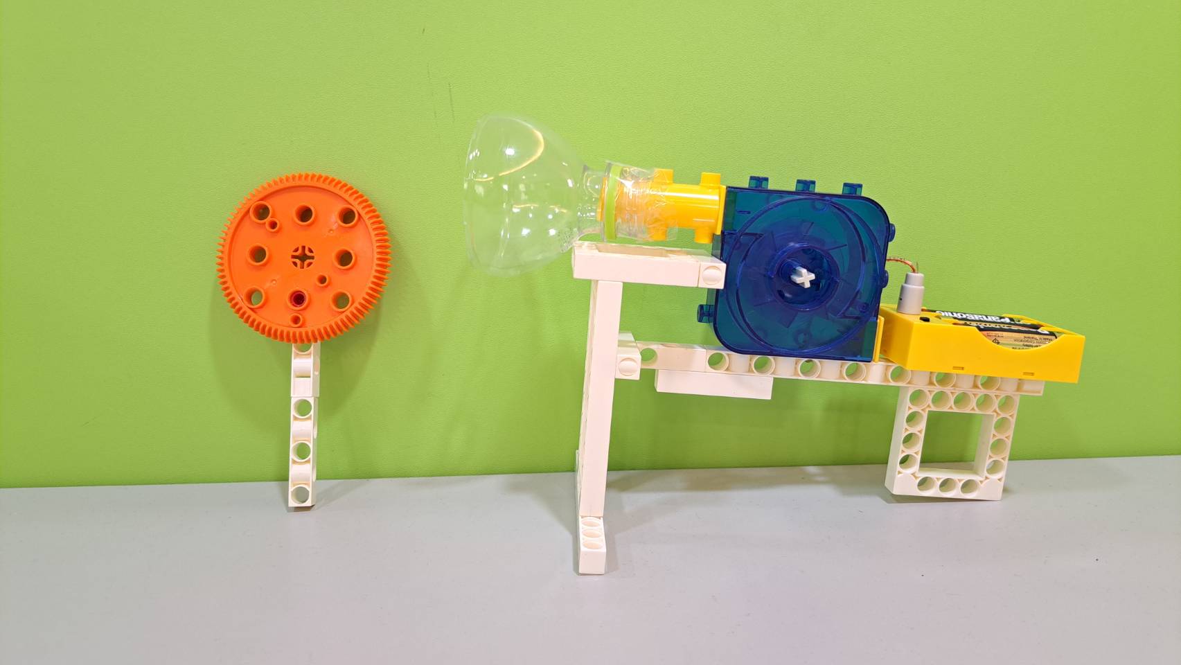 [創意百寶箱 EP25] 大小朋友的最愛－吹泡泡機！