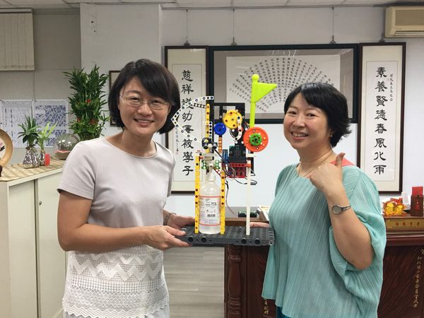 Gigo Go 自動感應酒精噴灑機器人